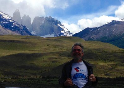 Planeta Chile devant "Las Torres del Paine"