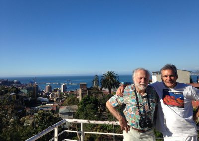 Frédéric et Vicente à la terrasse du musée à Valparaíso