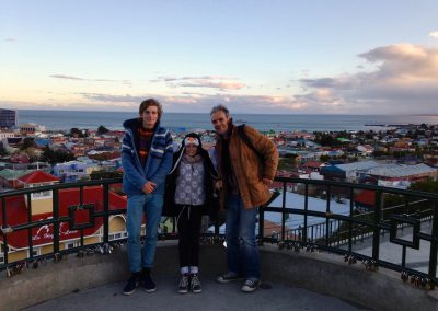 Vue de Punta Arenas du mirador (votre guide Vicente avec ses enfants)
