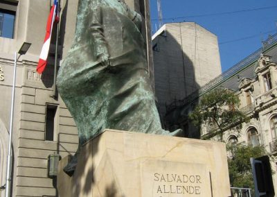 Allende à la Plaza de la Constitución devant le palais La Moneda (photo D.Soulié - AFA Avril 2018)
