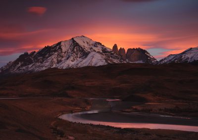 Crépuscule avec au fond les "Torres del Paine" ©chilephoto.cl