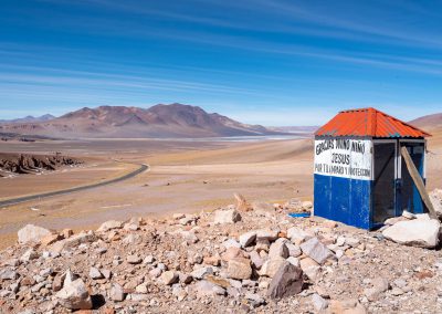 Animita en plein dans l'Altiplano à 4.500m. Au fond la lagune Aguas Calientes (G.Vasseur AFA-2018)