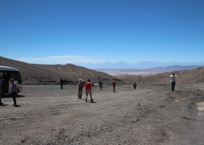 Arrêt sur la cordillera Domeyko, vue partielle du lac salé d'Atacama, au fond les Andes (photo Raoul Lannoy AFA-AstroclubVega 2016)