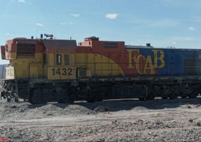 Locomotive transportant acide et cuivre entre le port d'Antofagasta et les mines (©bernard@escaich.com)