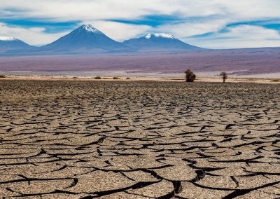 Le lac salé d'Atacama et au fond les volcans Licancabur et Juriques (Photo Andy Strappazzon AFA-AstroclubVega 2106)
