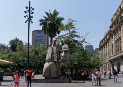 La "Plaza de Armas", sculpture hommage aux peuples d'origine (©bernard@escaich.com AFA-Éclipse 2017)