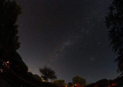 Observation du ciel depuis le patio de l'hôtel (photo Raoul Lannoy AFA-AstroclubVega 2016)