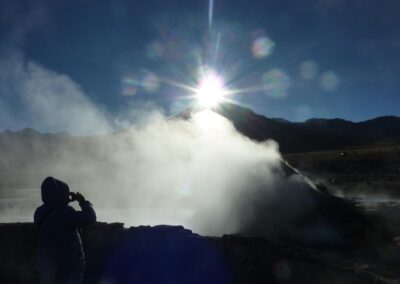 Arrivée à l'aube aux geysers du Tatio à 4.200m (photo Y.Tanguy AFA-2018)