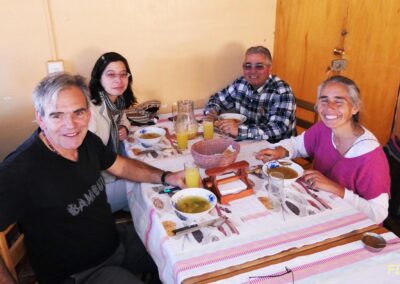 L'Équipe Planeta Chile au restaurant de la communauté locale. Lagunes altiplaniques fermés donc demi-tour (FD&DD)