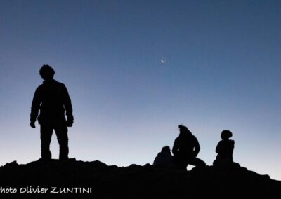 Silhouettes sur la grande dune et sous la lune (OZ)